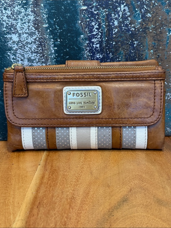 Fossil Handbags - Fossil Vintage Y2K Brown Leather Stripe Wallet (GUC)